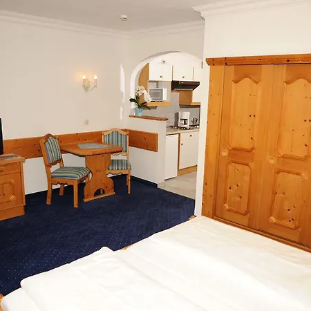 - Marco Polo Alpina Familien-&sporthotel